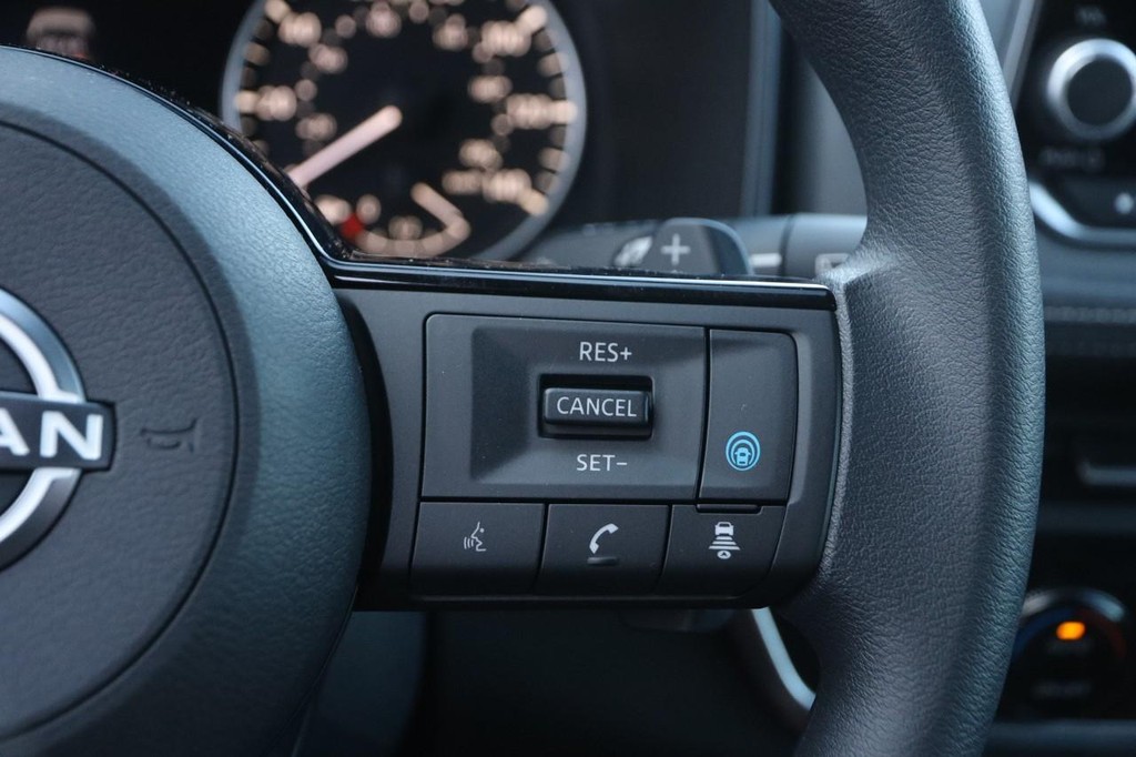 Nissan Rogue Vehicle Image 12