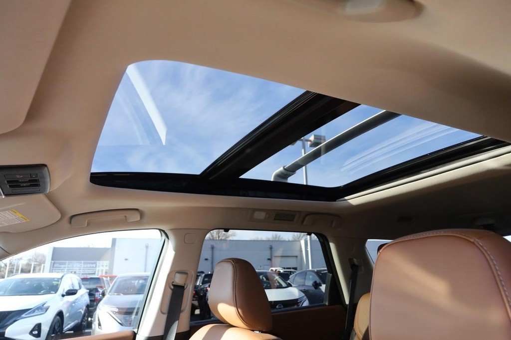 Nissan Pathfinder Vehicle Image 09