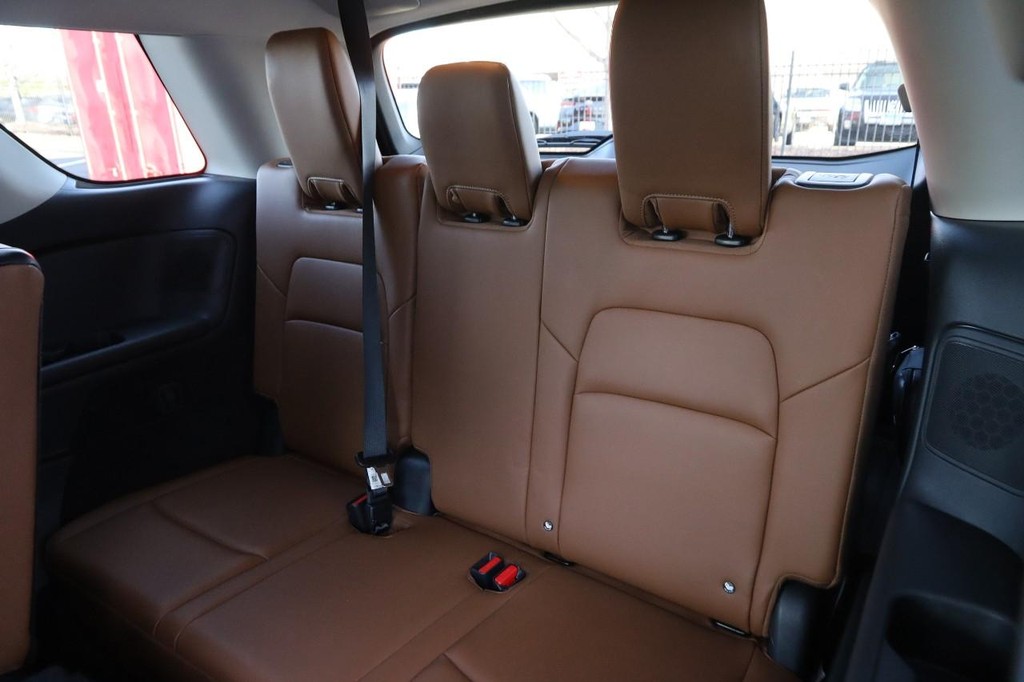 Nissan Pathfinder Vehicle Image 12