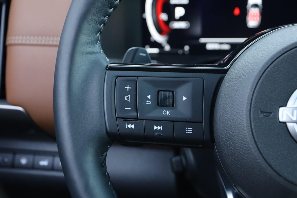 Nissan Pathfinder Vehicle Image 14