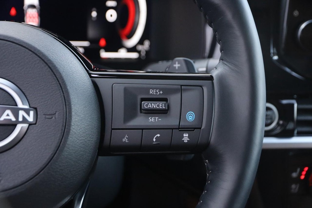 Nissan Pathfinder Vehicle Image 15