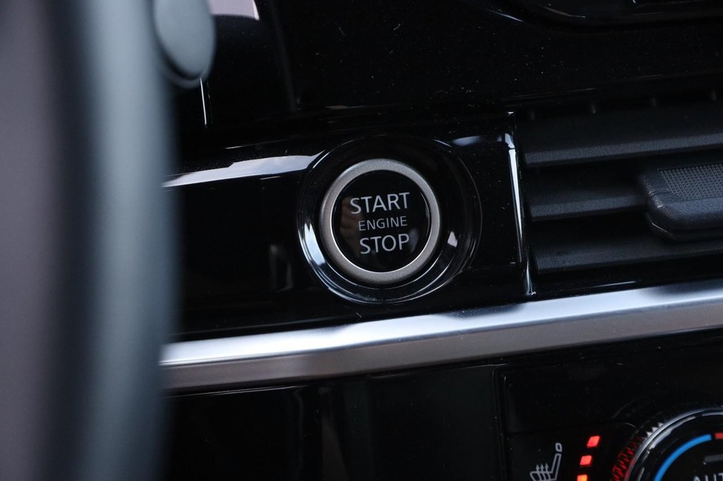 Nissan Pathfinder Vehicle Image 17