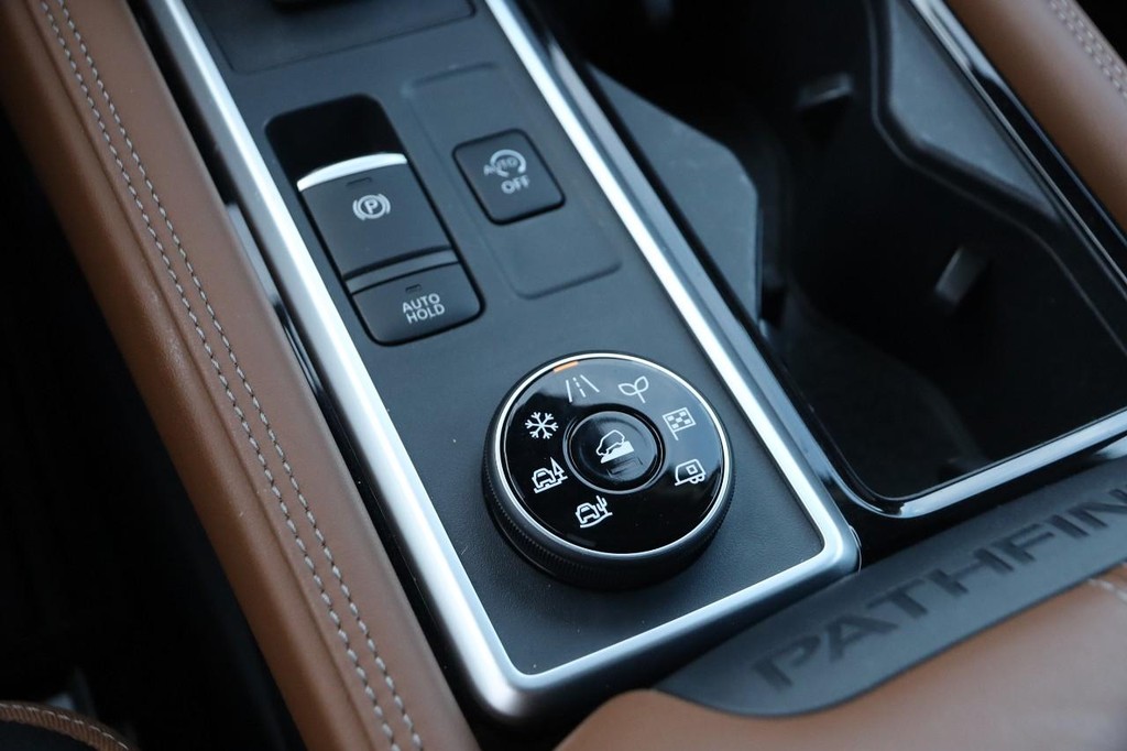 Nissan Pathfinder Vehicle Image 21