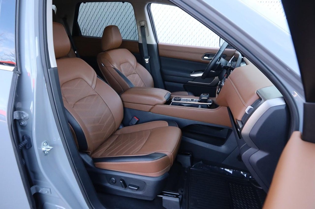 Nissan Pathfinder Vehicle Image 28