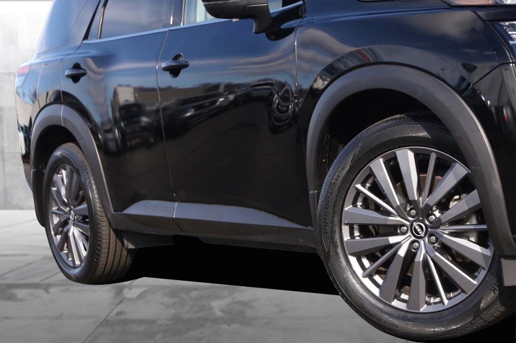 Nissan Pathfinder Vehicle Image 03