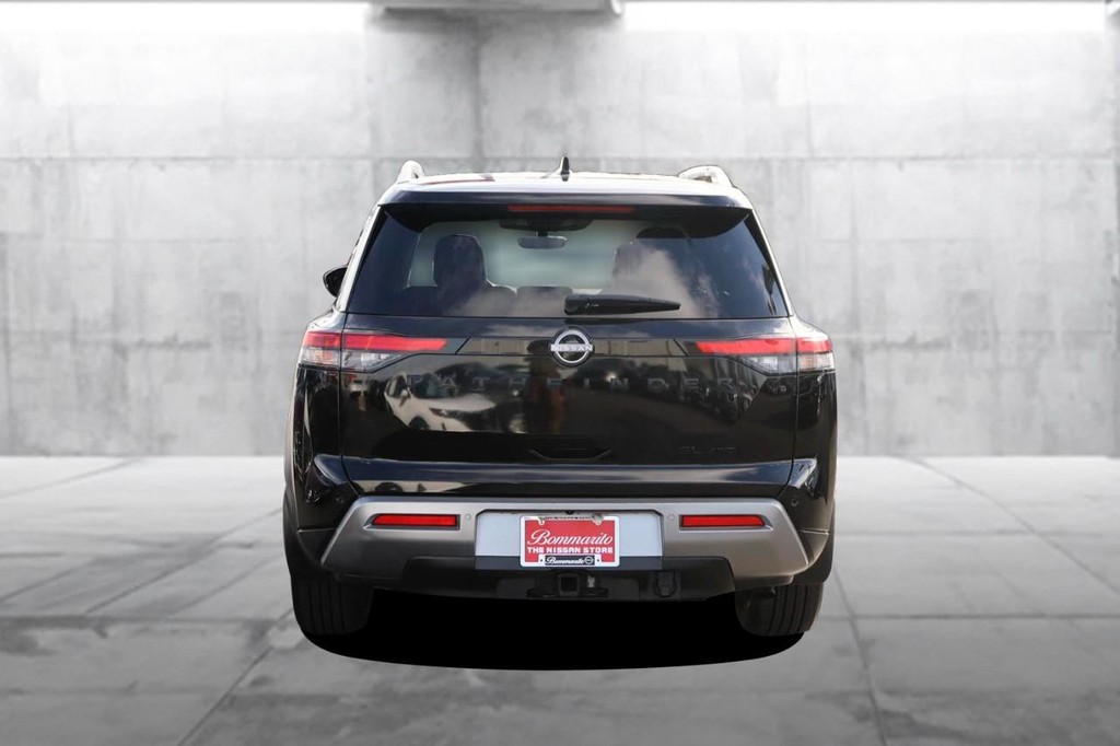 Nissan Pathfinder Vehicle Image 06
