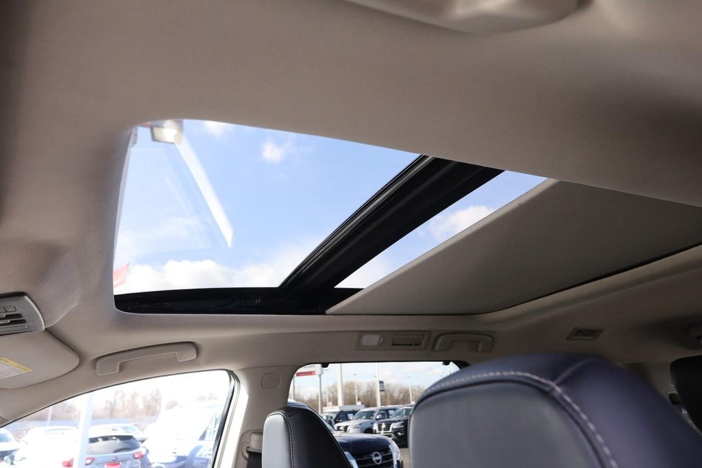 Nissan Pathfinder Vehicle Image 09