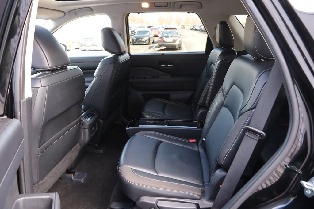 Nissan Pathfinder Vehicle Image 11