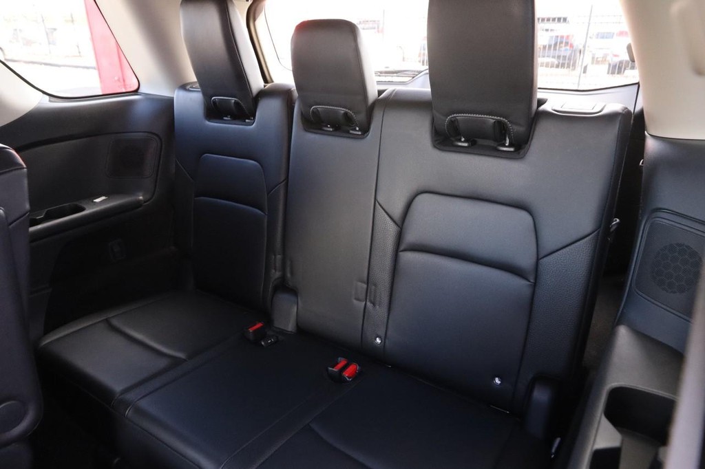 Nissan Pathfinder Vehicle Image 12