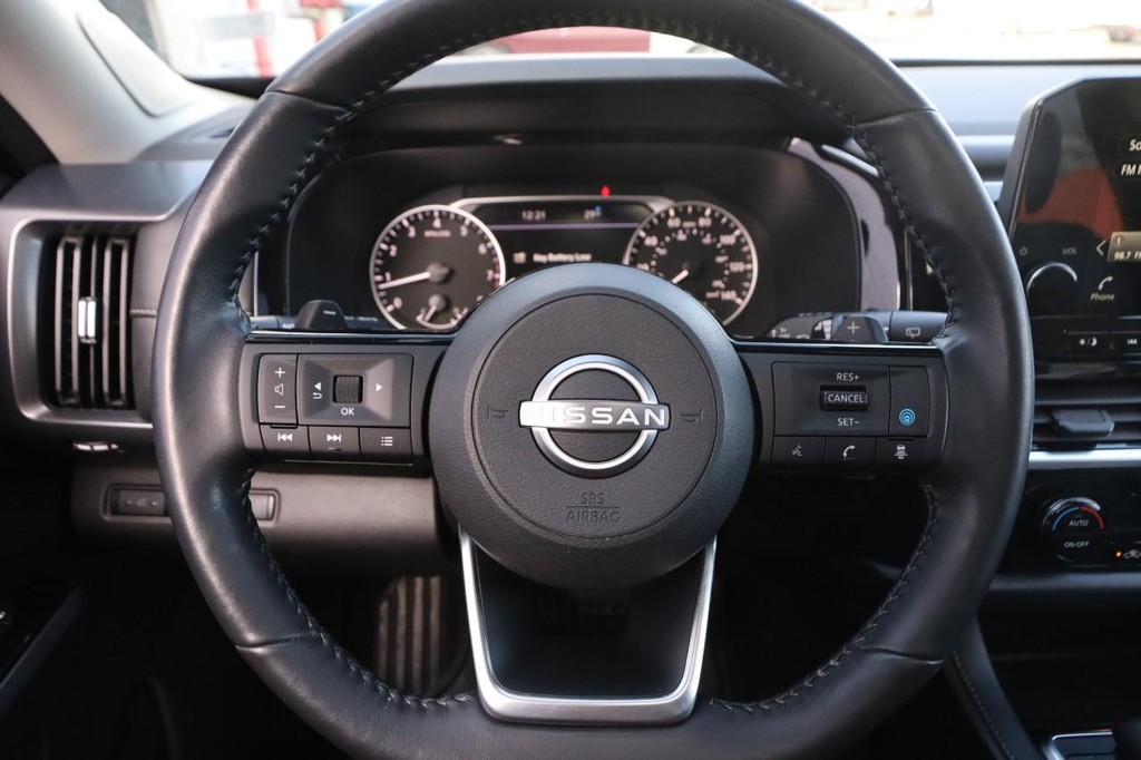 Nissan Pathfinder Vehicle Image 13