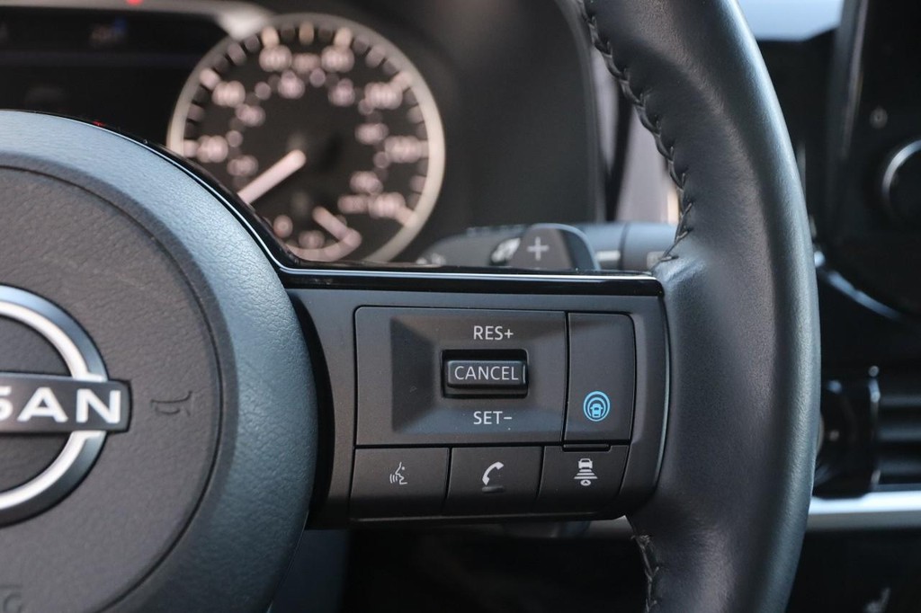 Nissan Pathfinder Vehicle Image 15