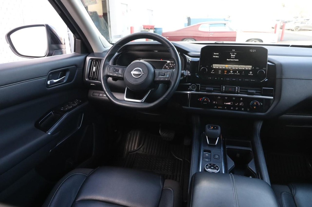 Nissan Pathfinder Vehicle Image 24