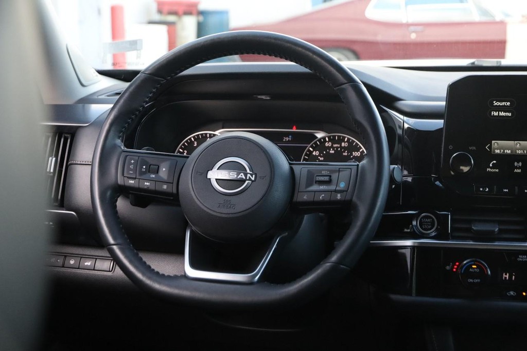 Nissan Pathfinder Vehicle Image 25