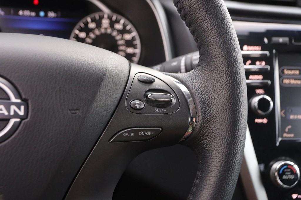 Nissan Murano Vehicle Image 12