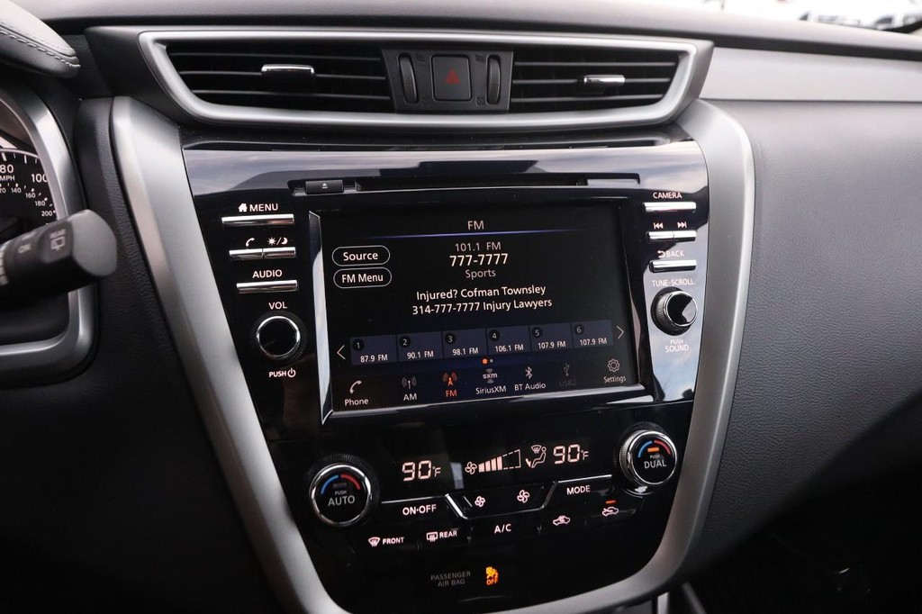 Nissan Murano Vehicle Image 15