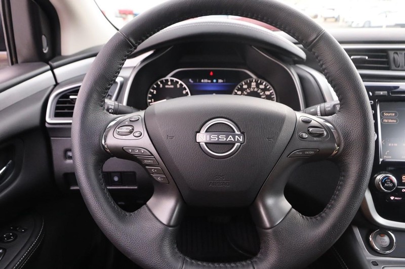 Nissan Murano Vehicle Image 10