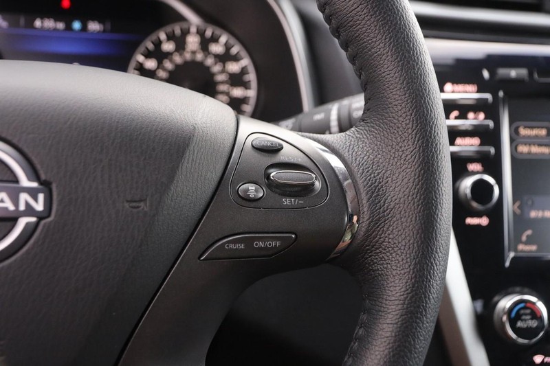 Nissan Murano Vehicle Image 12