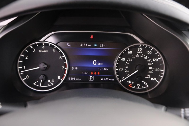 Nissan Murano Vehicle Image 13