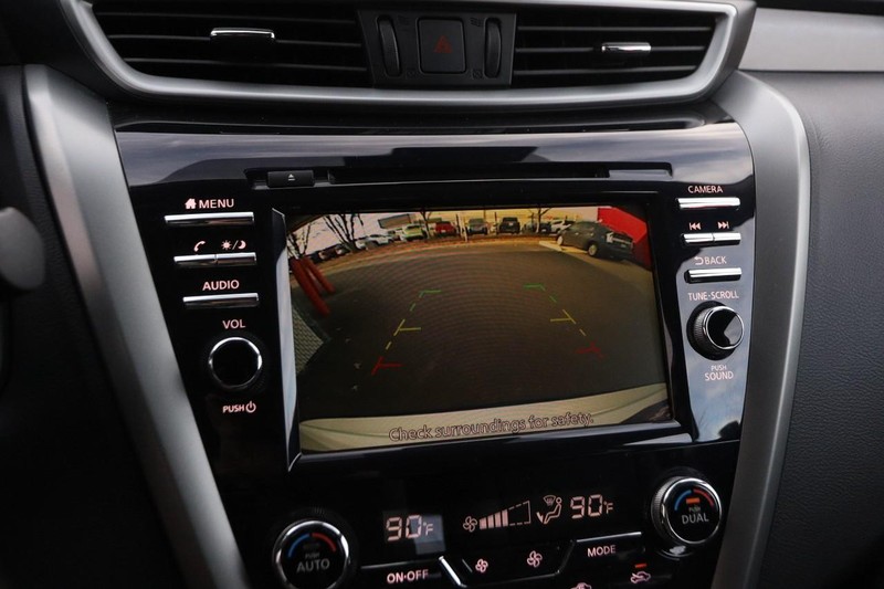 Nissan Murano Vehicle Image 16