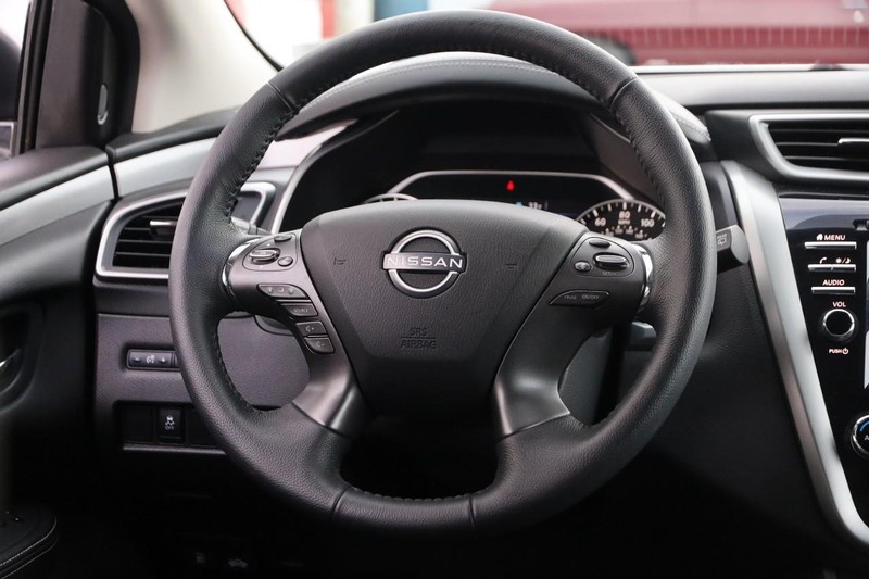 Nissan Murano Vehicle Image 22
