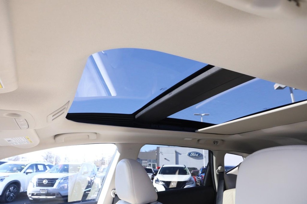 Nissan Murano Vehicle Image 09