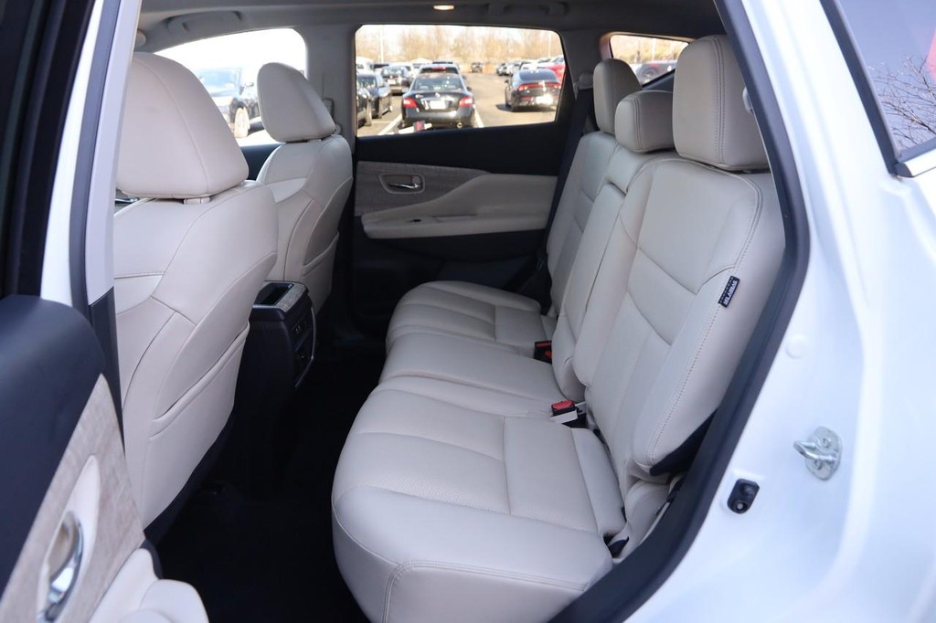 Nissan Murano Vehicle Image 11