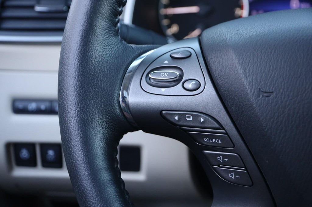 Nissan Murano Vehicle Image 13