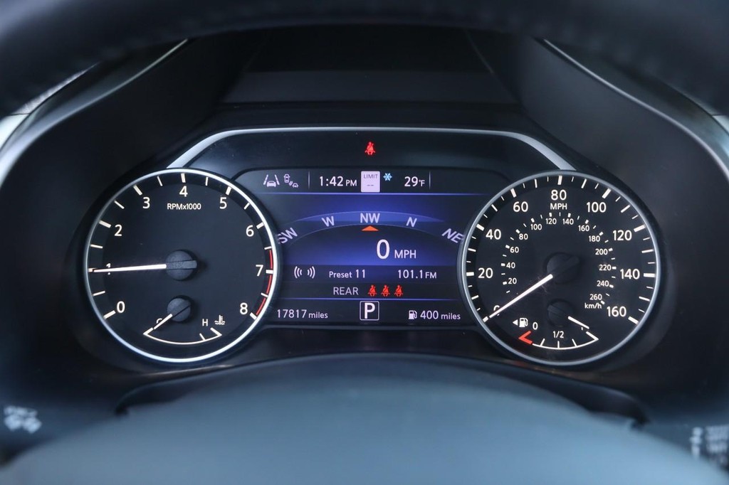 Nissan Murano Vehicle Image 15