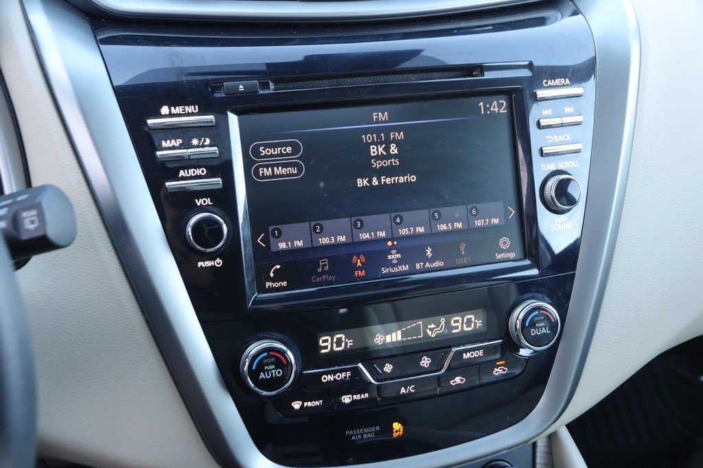 Nissan Murano Vehicle Image 17