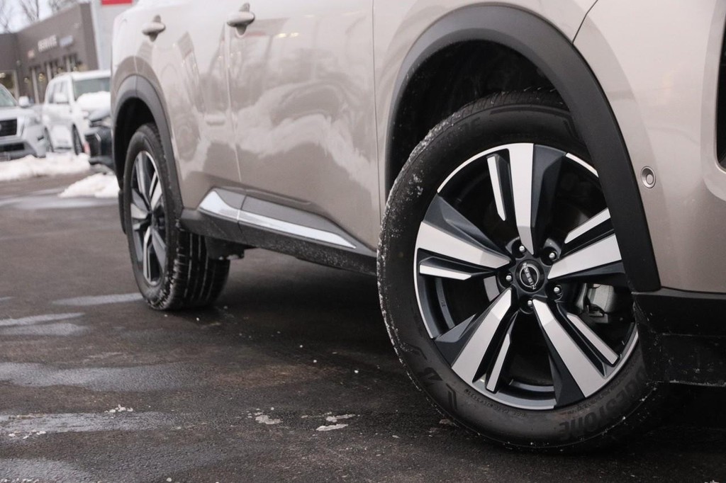 Nissan Rogue Vehicle Image 03