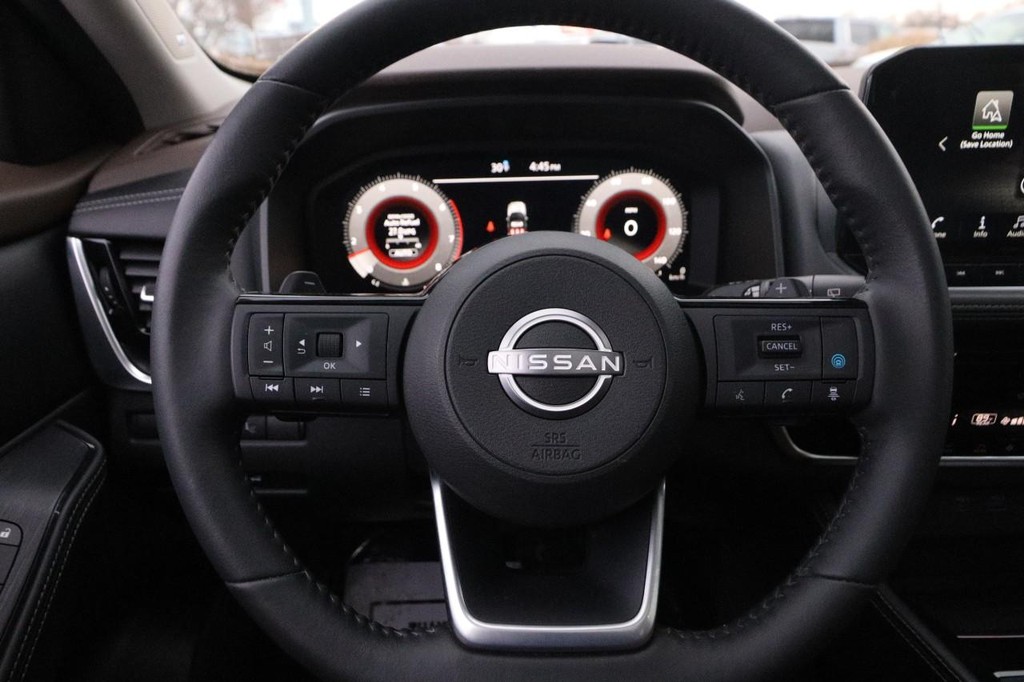 Nissan Rogue Vehicle Image 12