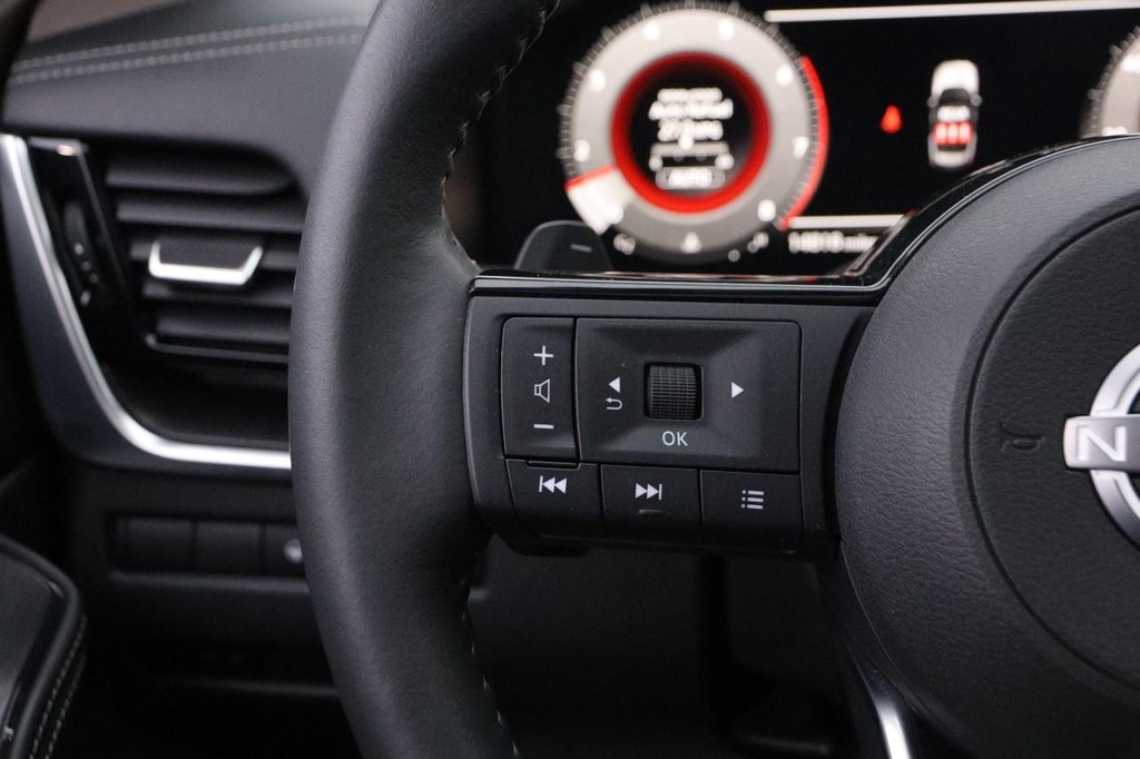 Nissan Rogue Vehicle Image 13