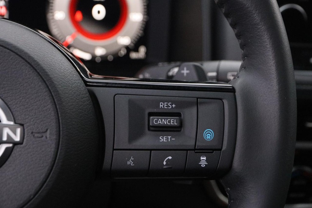 Nissan Rogue Vehicle Image 14