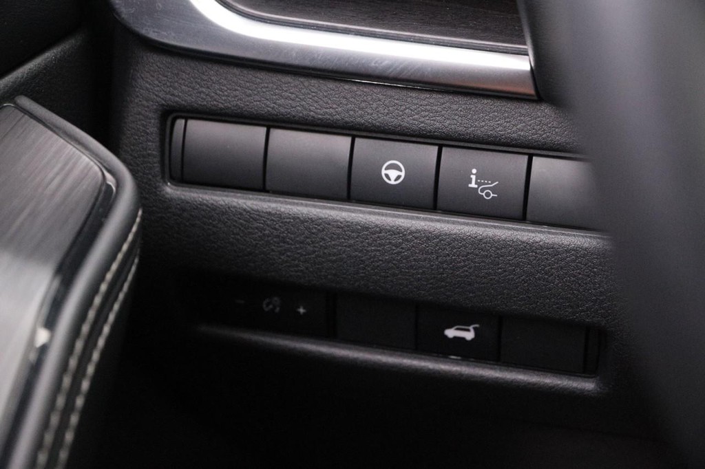 Nissan Rogue Vehicle Image 22