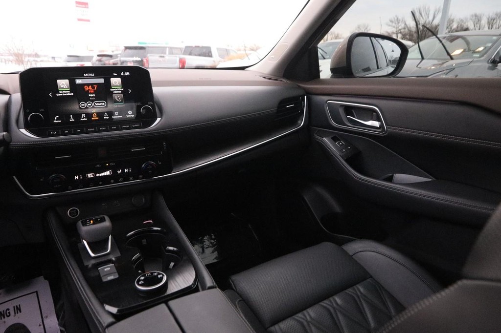 Nissan Rogue Vehicle Image 27