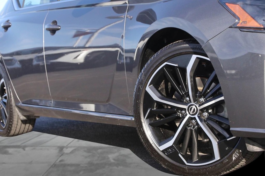 Nissan Altima Vehicle Image 03