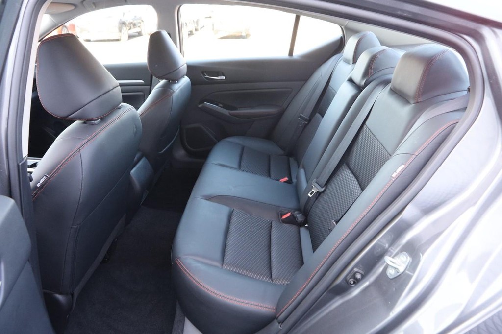 Nissan Altima Vehicle Image 09