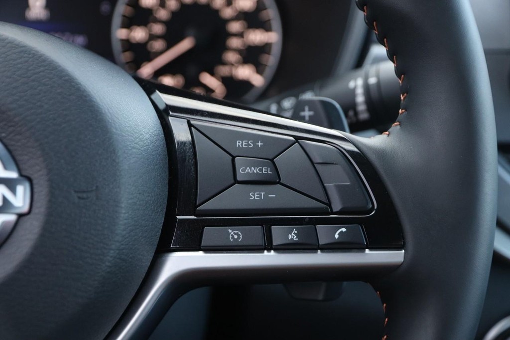 Nissan Altima Vehicle Image 12