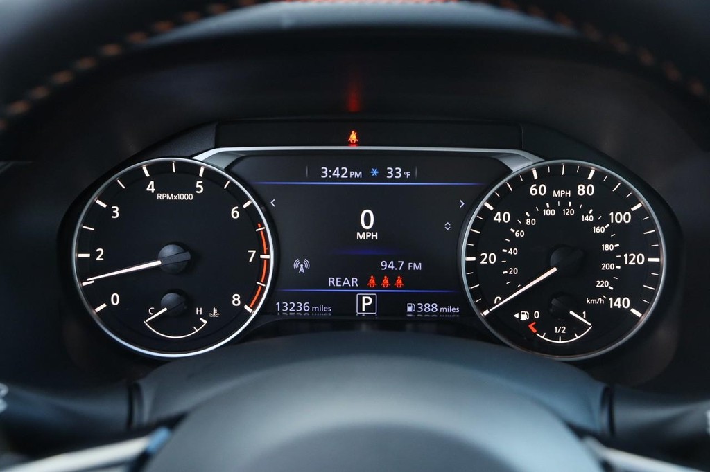 Nissan Altima Vehicle Image 13