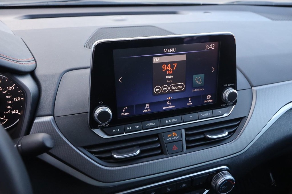 Nissan Altima Vehicle Image 14