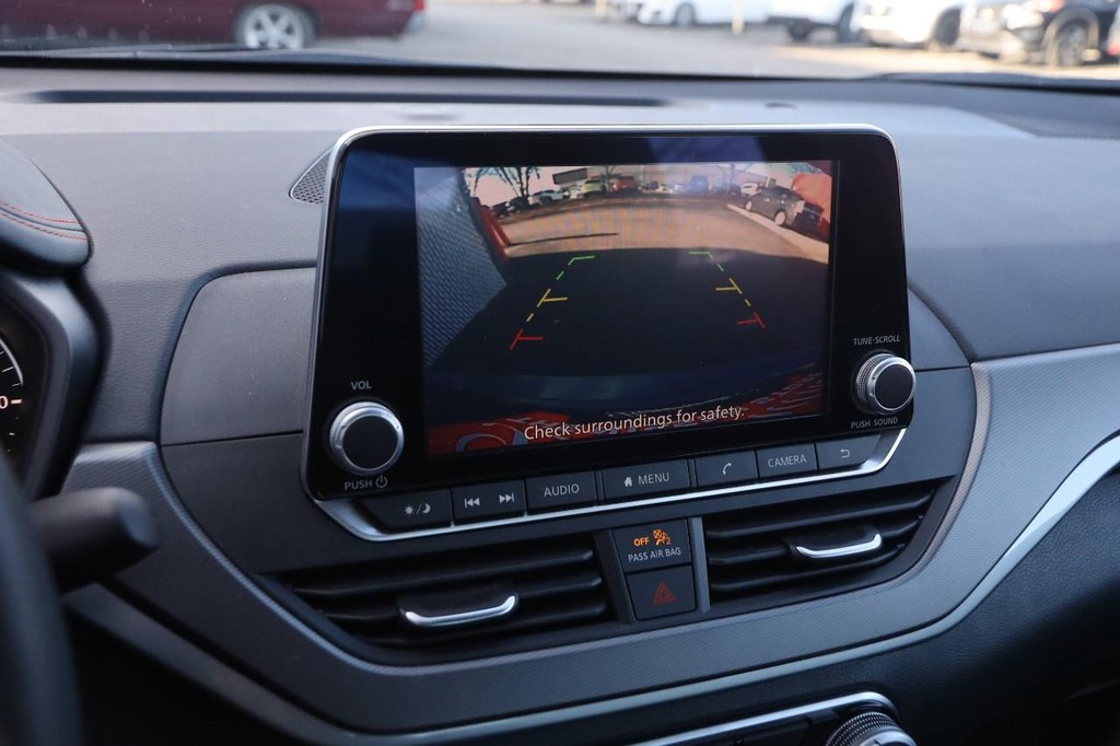 Nissan Altima Vehicle Image 15