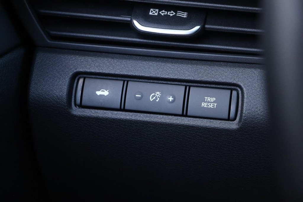 Nissan Altima Vehicle Image 18