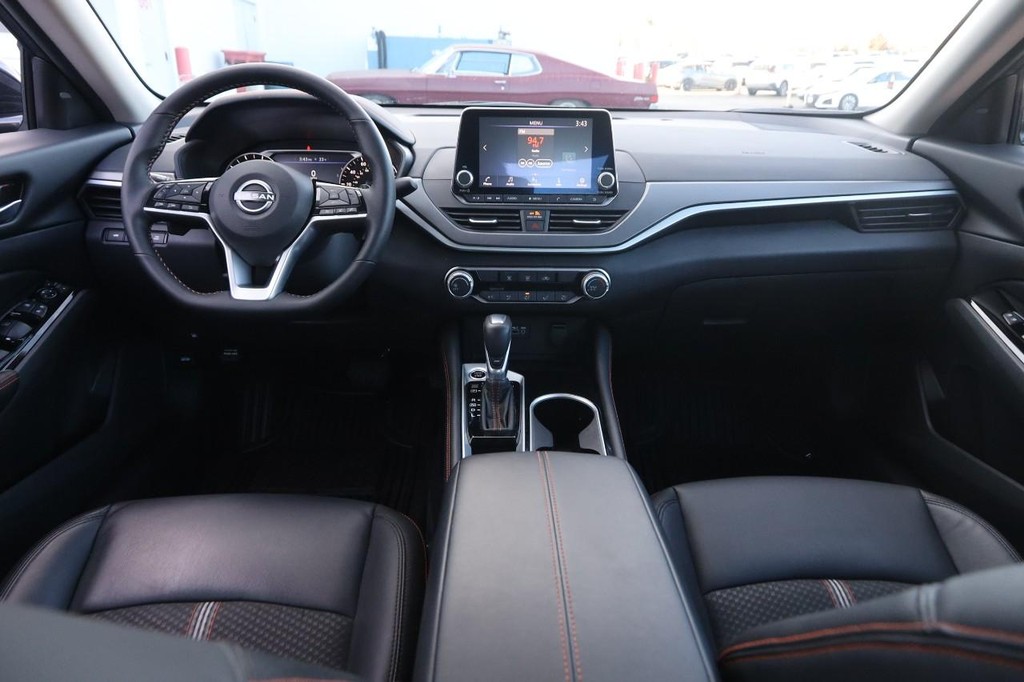 Nissan Altima Vehicle Image 19