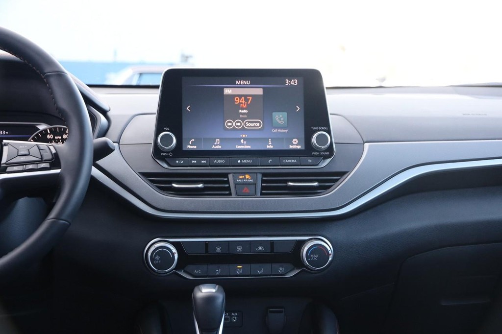 Nissan Altima Vehicle Image 22