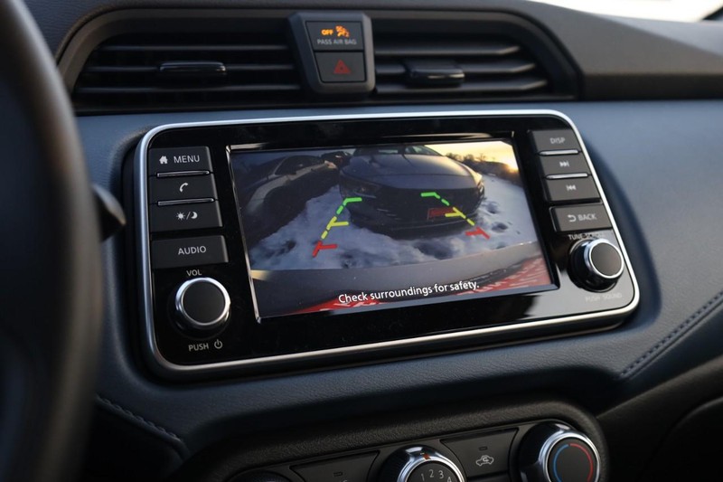 Nissan Versa Vehicle Image 11