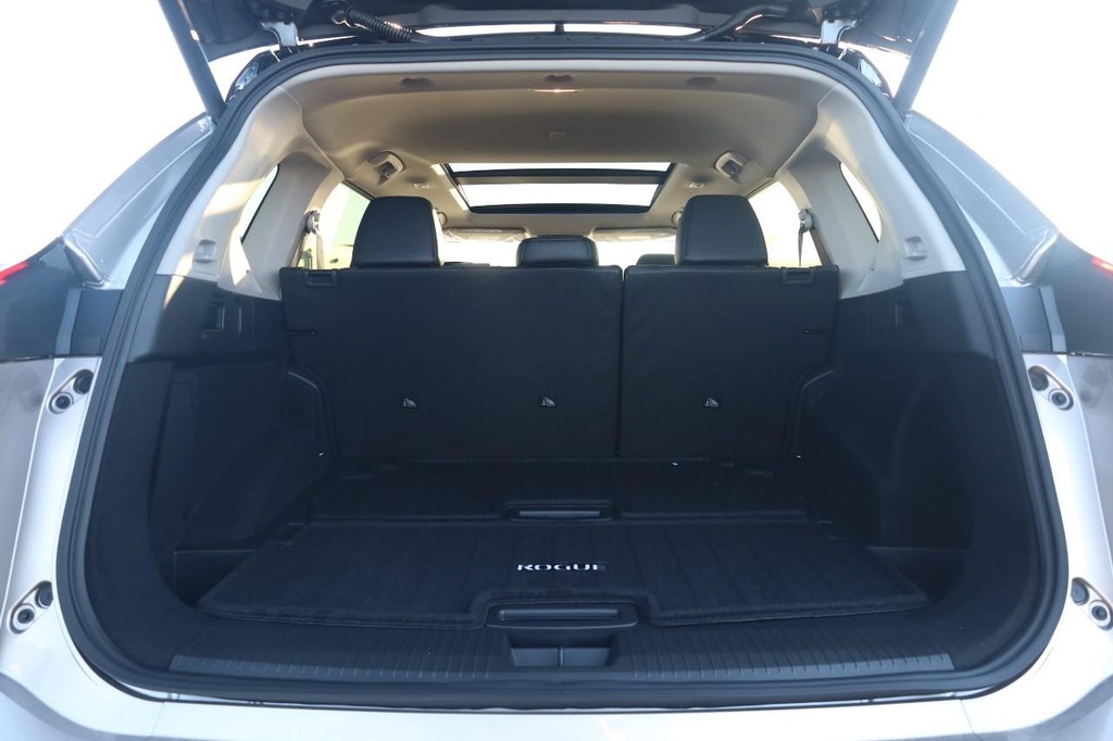 Nissan Rogue Vehicle Image 07