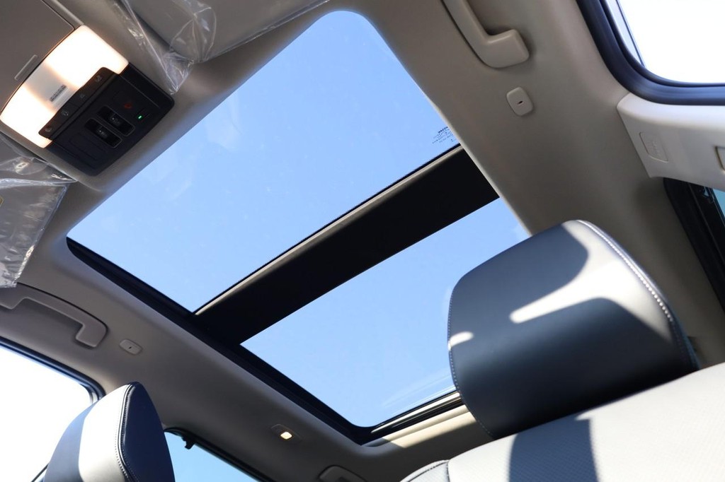 Nissan Rogue Vehicle Image 08