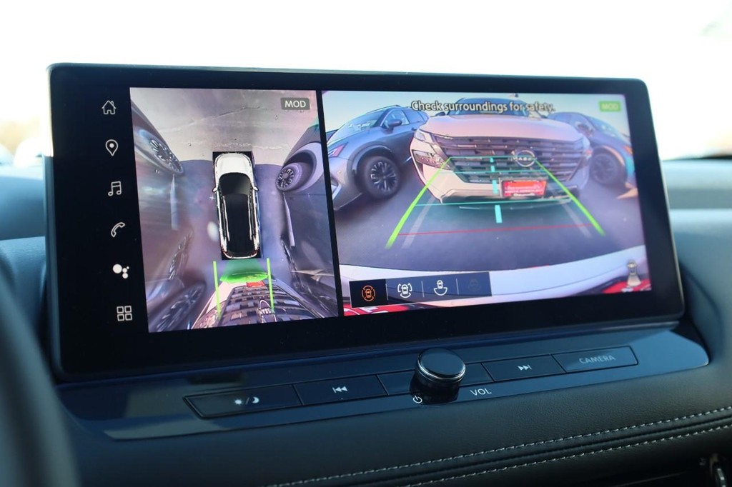 Nissan Rogue Vehicle Image 15