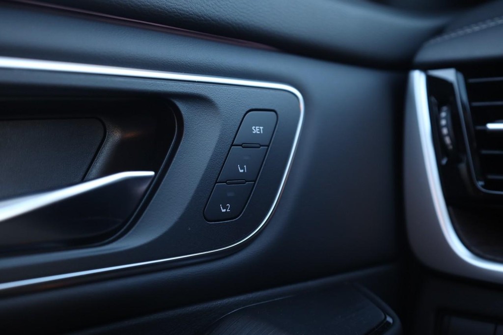 Nissan Rogue Vehicle Image 22