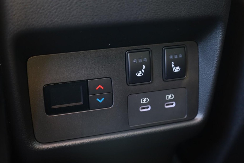 Nissan Rogue Vehicle Image 25